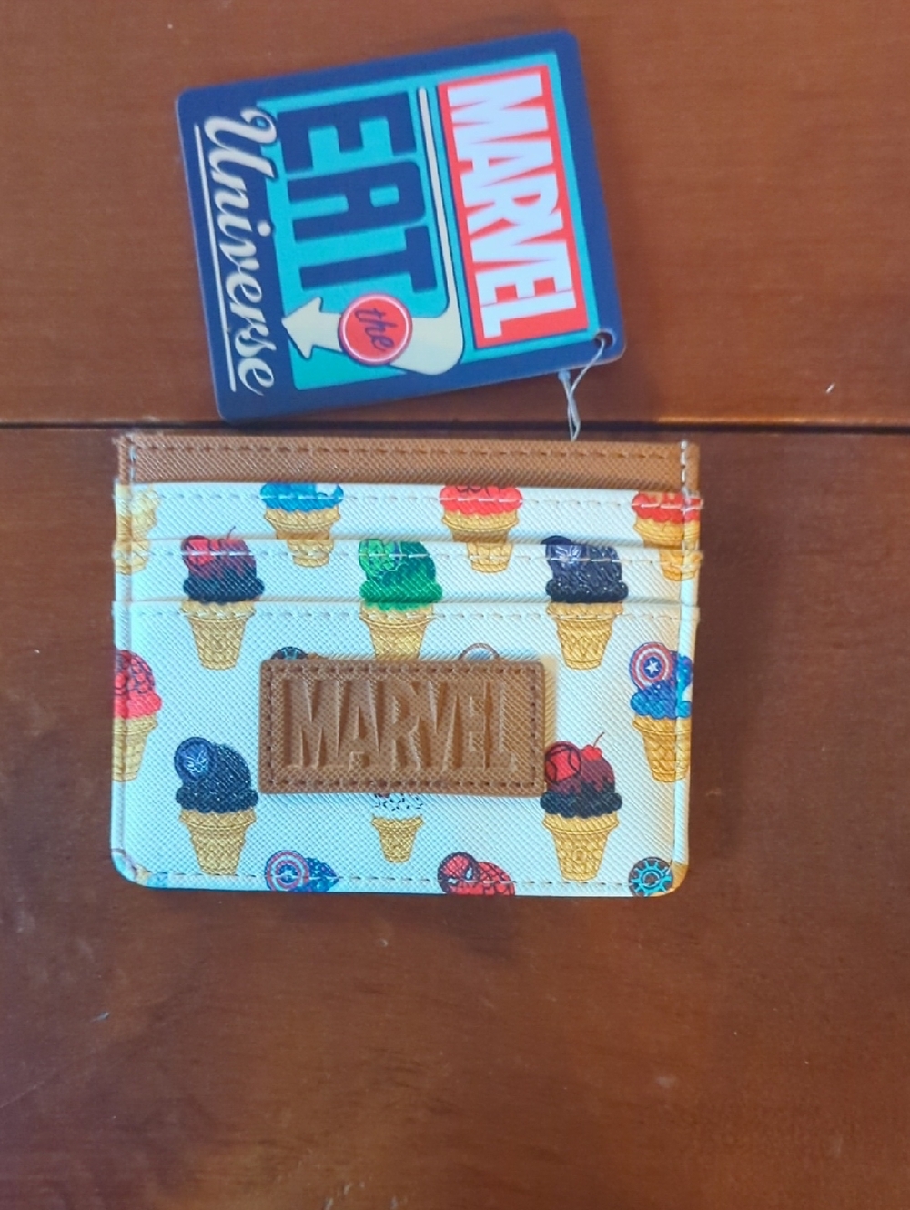 Marvel Eat The Universe Cardholder - Picture 1 of 2